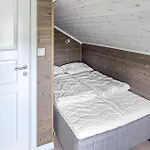4 Bedroom Gorgeous In Edland * Vågsli