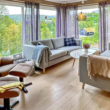 Nydelig Hus Med 4 Soverom I Edland