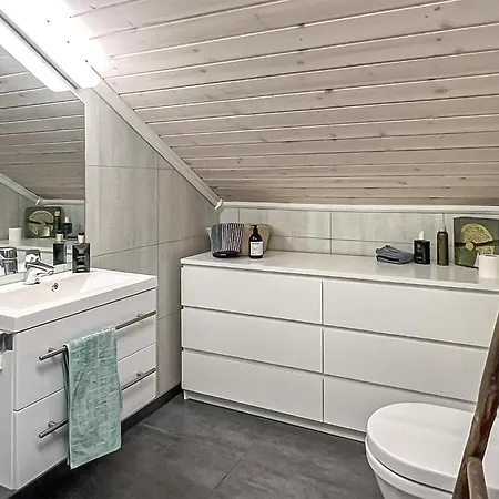 Nydelig Hus Med 4 Soverom I Edland Feriehus