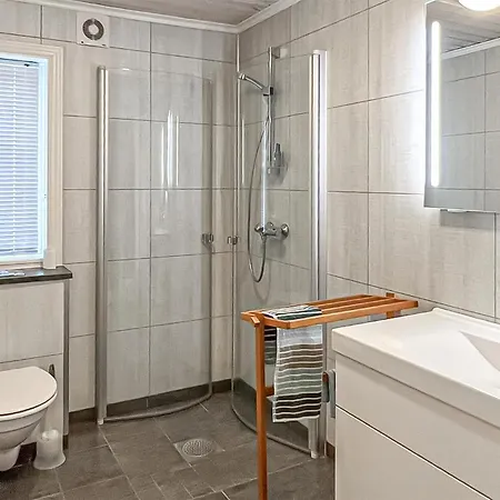 Nydelig Hus Med 4 Soverom I Edland