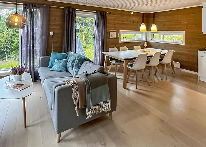 펜션 4 Bedroom Gorgeous In Edland