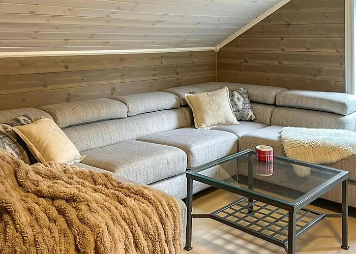 4 Bedroom Gorgeous In Edland Vågsli