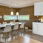 4 Bedroom Gorgeous In Edland