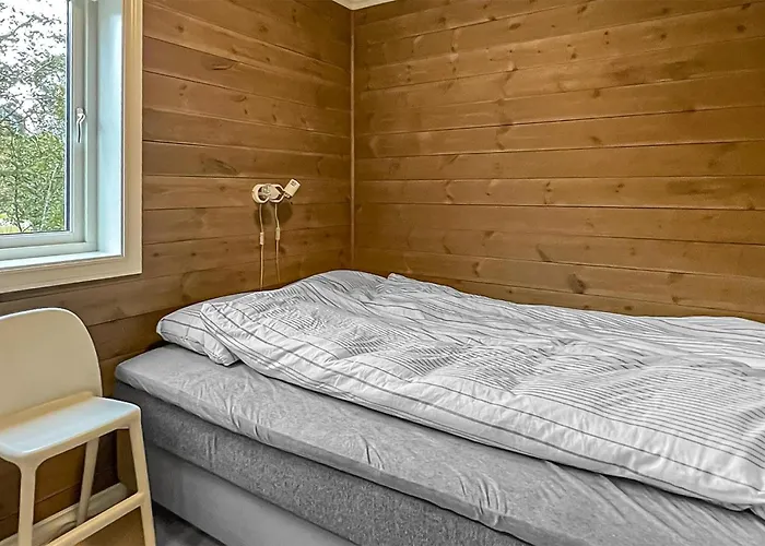 Ferienhaus 4 Bedroom Gorgeous In Edland Vågsli