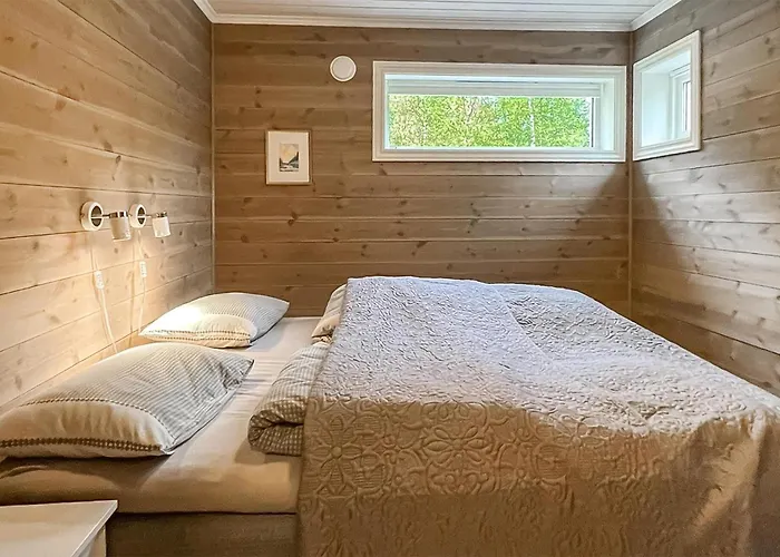 4 Bedroom Gorgeous In Edland Ferienhaus *