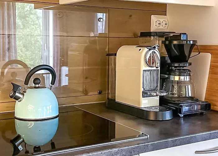 4 Bedroom Gorgeous In Edland Vågsli